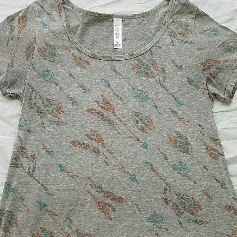 XXS LuLaRoe Classic Tee - Gray Arrowheads Print